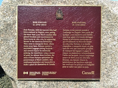 Vue détaillée de la plaque de la CLMHC © Parks Canada / Parcs Canada, 2023 (Paul Paquette)