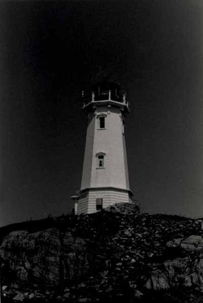 View of the south faces of the Tower at Louisbourg, 1990. © Transport Canada / Transports Canada, 1990.