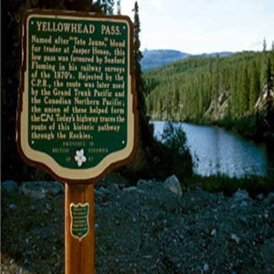 View of a plaque commemorating Yellowhead Pass, 1968. © Parks Canada Agency/Agence Parcs Canada, R.D. Muir, 1968.