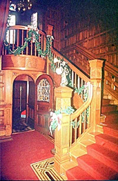 Interior view of Craigdarroch, showing the original materials and craftsmanship, 1994. © Parks Canada Agency / Agence Parcs Canada, J. Butterill, 1994.