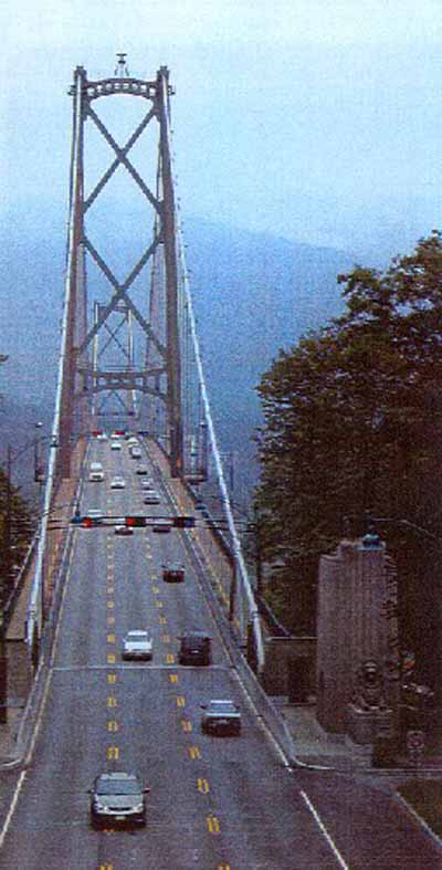 View of the Lions Gate Bridge, showing its Art Deco architectural elements and fittings that form the south entrance to the bridge, 2003. © Parks Canada Agency / Agence Parcs Canada, Judith Dufresne, 2003.