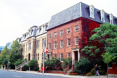 General view of the Fourth York Post Office National Historic Site of Canada emphasizing its integration since the 1870s within a complex of 19th-century buildings, 1993. © Parks Canada Agency / Agence Parcs Canada, B. Morin, 1993.