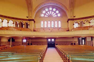 Interior view of the Erskine and American United Church National Historic Site of Canada, 1997. © Agence Parcs Canada / Parks Canada Agency, R. Goodspeed, 1997.