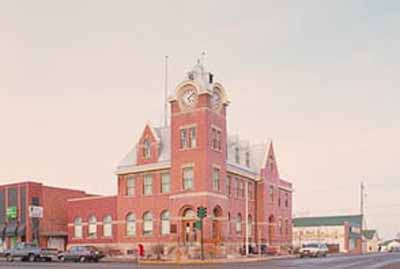 Corner view of the Humboldt Post Office, showing two prominent facades joined by a large four-storey clock tower. (© Parks Canada Agency / Agence Parcs Canada.)