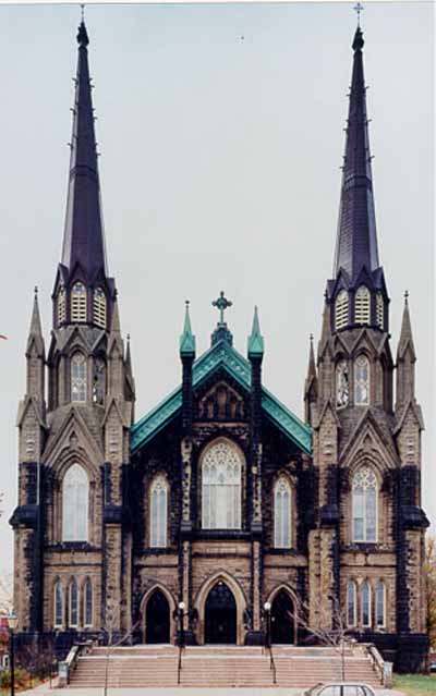 Vue des deux tours de la Basilique-Catholique-St. Dunstan © Parks Canada Agency / Agence Parcs Canada, 1999
