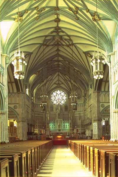 Vue de l'intérieur de la Cathédrale basilique catholique St. Dunstan, 1999. © Parks Canada Agency/Agence Parcs Canada, 1999.