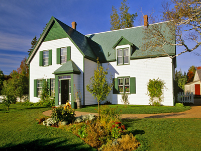 General view of L.M. Montgomery's Cavendish, showing its modest scale, vernacular design, wood construction and sheathing, gabled roofline and use of the colour green. © Parks Canada Agency / Agence Parcs Canada.