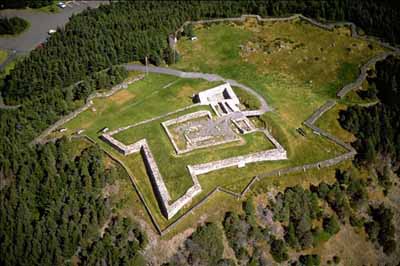 Aerial photo of the Castle Hill National Historic Site of Canada emphasizing the siting of the fortress, high up on the tip of a peninsula. © Parks Canada Agency / Agence Parcs Canada, n.d.