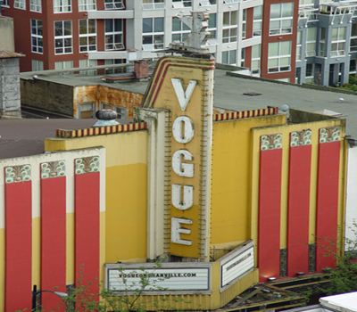 General view of Vogue Theatre, showing geometrical symmetry of the façade associated with the classical stream of the style, 2007. © Vogue Theatre, jmv, 2007.