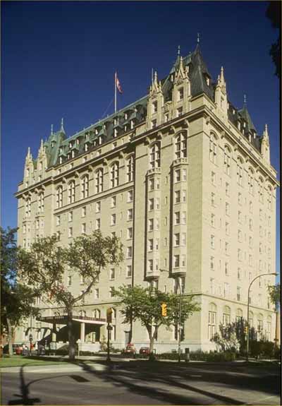 General view of Fort Garry Hotel, showing its high-quality materials, including: smooth, Indiana limestone cladding; a grey granite base; and copper roofing, 1985. © Parks Canada/Parcs Canada 1985 (HRS 1026)