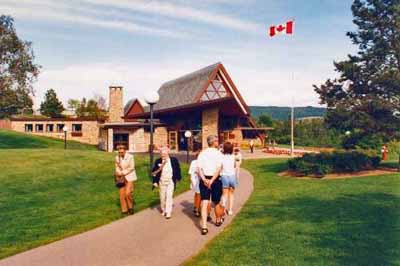 General view of the setting of the Alexander Graham Bell museum in Baddeck Nova Scotia. © Parks Canada Agency / Agence Parcs Canada, n.d.