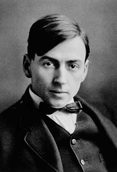 Portrait of Tom Thomson (© Library and Archives Canada / PA-121719)
