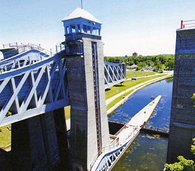 Detail view of the Peterborough Lift Lock National Historic Site of Canada, showing a tower and railings, 2012. © Parks Canada Agency / Agence Parcs Canada, 2012.