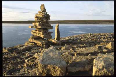 General view from Igloolik Island showing an inukshuk. (© Parks Canada Agency / Agence Parc Canada)