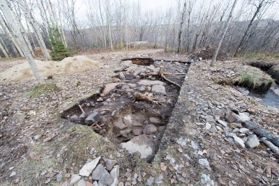 General view of remains associated with the Old Chicoutimi Trading Post © Pierre Tremblay, 2013. (Avec permission | With autorization)