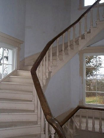 Interior view of the Manoir Papineau, showing the spiral staircase in the southwest tower, 2000. © Parks Canada | Parcs Canada, Yvan Fortier, 2000.