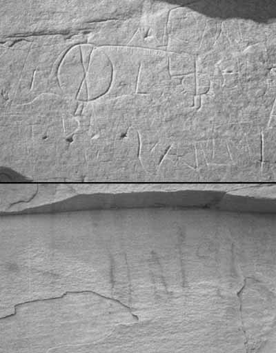 Vue en détail de l’art rupestre à Áísínai'pi qui consiste en des gravures (pétroglyphes) sur le dessus et des peintures (pictogrammes) sur le fond, 2002. © Parks Canada Agency/ Agence Parks Canada, 2002.