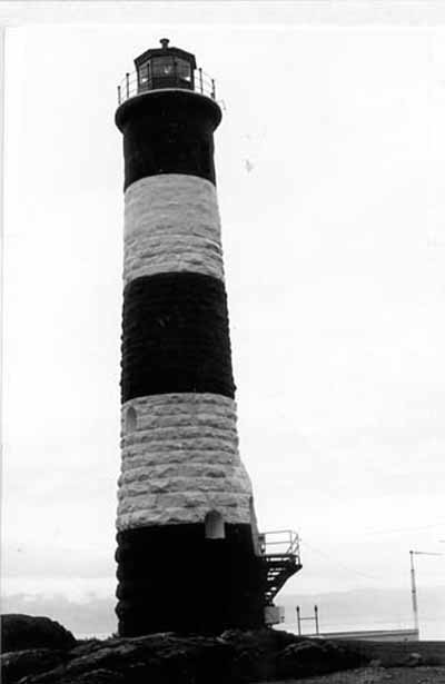 Race Rocks Lighthouse, 1990. (© Canadian Coast Guard / Garde côtière canadienne, 1990.)