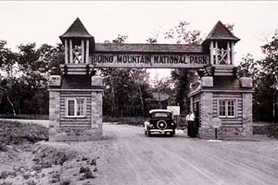 Historic Image of the East Gate of the Riding Mountain Park East Gate Registration Complex, 1934. © Parks Canada Agency / Agence Parcs Canada, W. Oliver, 1934
