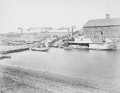 Vue du fort Garry, qui montre son apparence et son milieu environnant vers 1872. © Library and Archives Canada / Bibliothèque et Archives Canada, PA-011337, c. 1872.