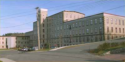 General view of Rosamond Woollen Mill, 1991. (© Parks Canada Agency/Agence Parcs Canada, 1991.)
