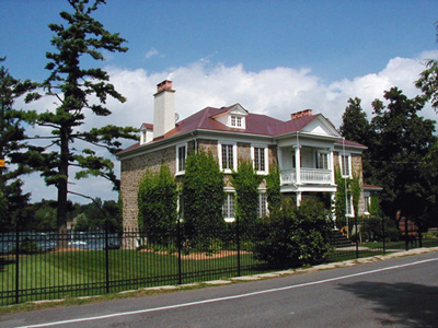 General view of de Salaberry House, showing the main entrance set on an imposing columned portico with a gabled upper-storey balcony, 2002. © Agence Parcs Canada / Parks Canada Agency, 2002.