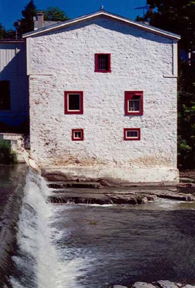 Side view of the Légaré Mill, showing its heavy walls with small window openings, 1999. © Parks Canada Agency / Agence Parcs Canada, 1999.