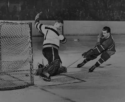 Maurice "The Rocket" Richard scoring his 500th goal, the first in the NHL to do so. © Bibliothèque et Archives Canada | Library and Archives Canada/Fonds de l'office national du Film | National Film Board fonds/e011176705