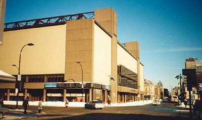 Corner view of the Montréal Forum, after exterior revised in 1968, 1997. © Parks Canada Agency | Agence Parcs Canada, Dana Johnson, 1997.