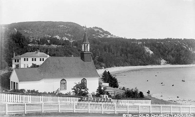 Old Church, Tadoussac P.Q. (Powel's cottage) © Jules-Ernest Livernois / Bibliothèque et Archives Canada | Library and Archives Canada / PA-023532