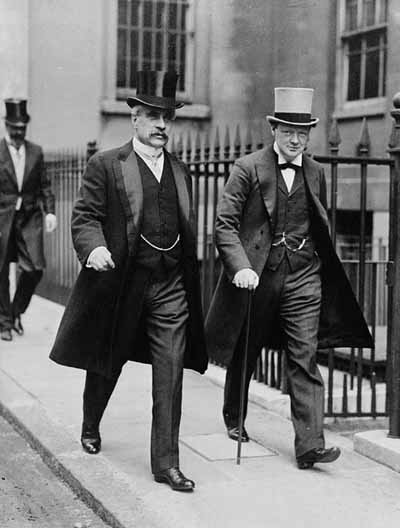 Rt. Hon. Robert Borden and Hon. Winston Churchill leaving the Admiralty. © Bibliothèque et Archives Canada | Library and Archives Canada / C-002082