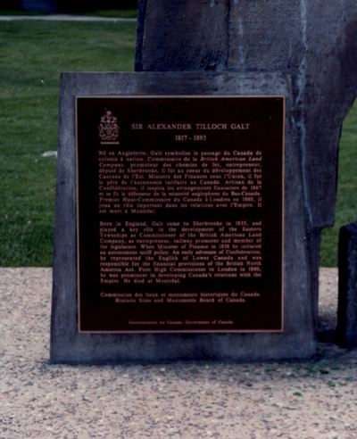 Detailed view of the HSMBC plaque in Rodolphe-Vallée Park © Parks Canada / Parcs Canada