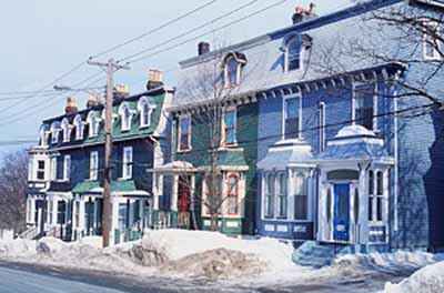 General view of Rennie's Mill Road Historic District showing the spacious and well-treed lots and the consistent scale of the buildings and lot sizes, 1994. © Parks Canada Agency / Agence Parcs Canada, J. Butterill, 1994.