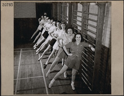 Eleven young women, all members of the Ottawa "Knick-Knack" club, a Canadian Welfare Club, practise calisthenics at the Ottawa YWCA © Office National du Film du Canada | National Film Board of Canada / Bibliothèque et Archives Canada | Library and Archives Canada
