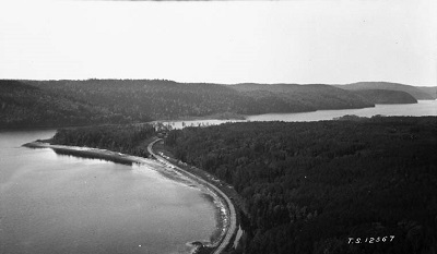 Typical country around Lake Nipigon, Ont © Canada. Dept. of Mines and Technical Surveys | ministère des Mines et des Relevés Techniques / Library and Archives Canada | Bibliothèque et Archives Canada / PA-020400
