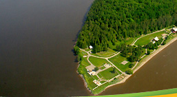 Aerial view of Obadjiwan–Fort Témiscamingue NHSC on Point Temiscamingue © Parks Canada Agency / Agence Parcs Canada, 2009.