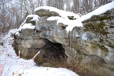 La grotte au site de Tse'K'wa (© Parks Canada | Parcs Canada)