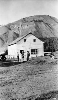 Maison typique, Dunvegan, Alberta © Canada. Dept. of Interior / Bibliothèque et Archives Canada / Library and Archives Canada / PA-040809