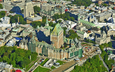 General view of Château Frontenac showing its grey, ashlar stone base and string courses and the orange, Glenboig brick wall cladding, 2007. © Parks Canada Agency / Agence Parcs Canada, Ron Garnett, 2007.