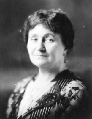 Mrs. Mary Ellen Spear Smith as President of the Vancouver Women's Canadian Club, ca. 1915. (© Public Domain, City of Vancouver Archives | Domaine public, Archives de la Ville de Vancouver)