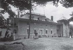 The front of the manor house (before 1930)