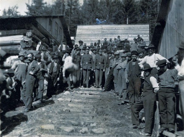prisoners at the Mount Revelstoke internement camp
