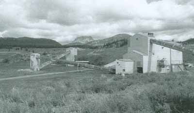 View of Coleman National Historic Site of Canada, showing the mine site, 1998. (© Parks Canada Agency / Agence Parcs Canada, L. Felske, 1998.)