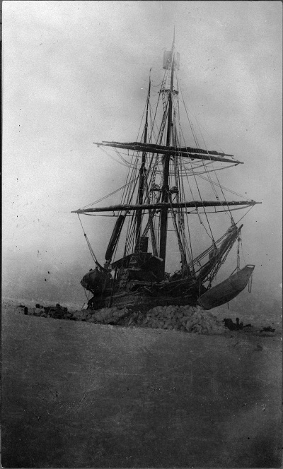 The H.M.C.S. Karluk drifting, October 1913. © George Hubert Wilkins / Library and Archives Canada | Bibliothèque et Archives Canada / Pa-