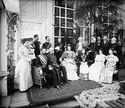 L. to R. - Seated: Lord Aberdeen, Sir Casimir Gzowski, Lady Aberdeen, Lady Gzowski, Mrs. A.J. Marjoribanks, and Mrs. George Muirhead - Standing: Miss Aloysia Thompson, Miss Helena Thompson, Capt. John Sinclair, Capt. H. Wilberforce, and Capt. Neve. (© William James Topley / Library and Archives Canada | Bibliothèque et Archives Canada / PA-027866)