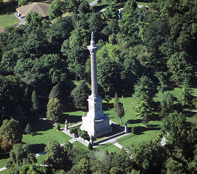 Queenston Heights, aerial view showing Brock's Monument. © Parks Canada / Parcs Canada