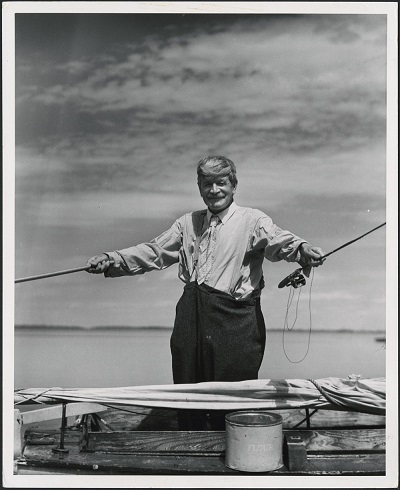 Item is a portrait of Stephen Leacock castin into The Old Brewery Bay. © Yousuf Karsh, Library and Archives Canada | Bibliothèque et Archives Canada , Arch ref. no. R613-875 / e010775929