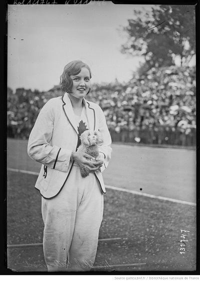 Miss Ethel Catherwood [12 août 1928, stade de Colombes] : [photographie de presse] / [Agence Rol] © gallica.bnf.fr / Bibliothèque nationale de France
