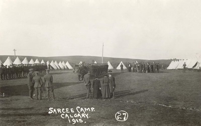 Postcard of soldiers at Sarcee Camp, Calgary, Alberta, 1915. © Glenbow Library and Archives Collection/Libraries and Cultural Resources Digital Collections/University of Calgary/Ralph William McKenzie fonds/pa-2527-4 | Collection de la bibliothèque et des archives Glenbow/John Harold Owen fonds / pa-2527-4