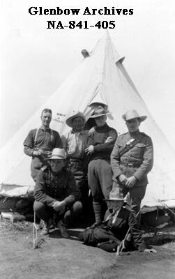 Soldiers in front of tent at Sarcee Army Camp in 'Sarcee City', Calgary, Alberta, circa 1914-1916. © Glenbow Archives / Byron Harmon fonds / NA-841-405 |  Archives Glenbow / Fonds Byron Harmon / NA-841-405